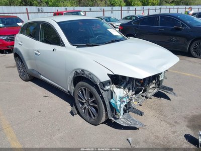 JM1DKFC78J1****** 2018 Mazda CX-3