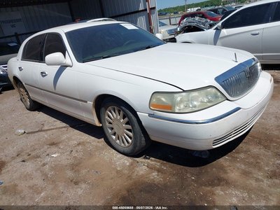 2003 Lincoln Town Car