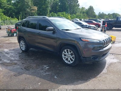 1C4PJLCB4HW****** 2017 Jeep Cherokee