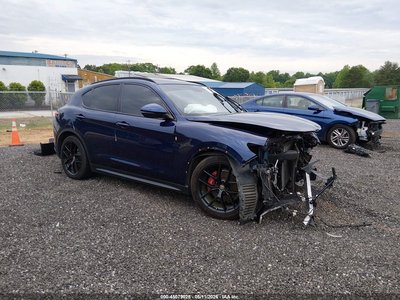 ZASFAKNN2J7****** 2018 Alfa Romeo Stelvio