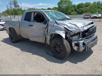5TFUY5F13JX****** 2018 Toyota Tundra