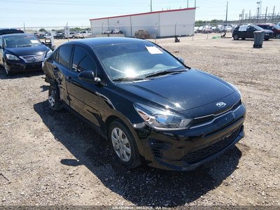 3KPA24AD2ME****** 2021 Kia Rio