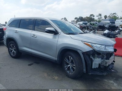 5TDZARFH3KS****** 2019 Toyota Highlander