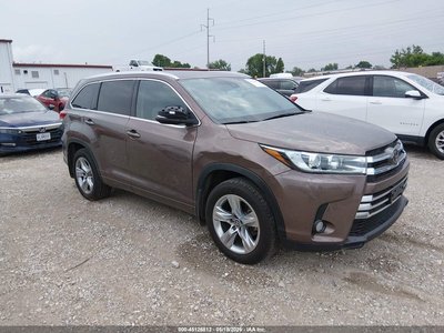 5TDDZRFH3HS****** 2017 Toyota Highlander