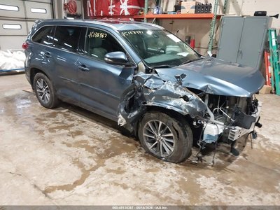 5TDJZRFHXJS****** 2018 Toyota Highlander