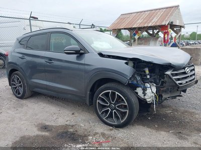 KM8J3CA2XHU****** 2017 Hyundai Tucson