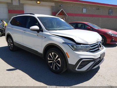 3VV0B7AX1NM****** Salvage and Wrecked 2022 Volkswagen Tiguan in Portland Gorham
