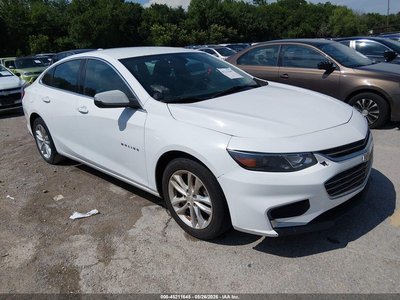 1G1ZE5STXHF****** Salvamento y Destrozados 2017 Chevrolet Malibu en Dallas-Fort Worth
