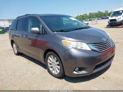5TDDK3DC4BS****** 2011 Toyota Sienna