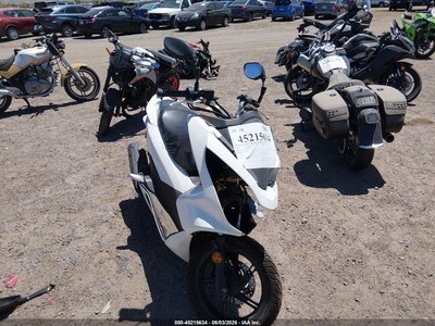 RLHKF1809HY****** 2017 Honda PCX