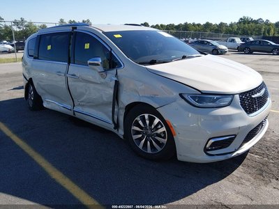 2C4RC1S74MR****** 2021 Chrysler Pacifica Hybrid