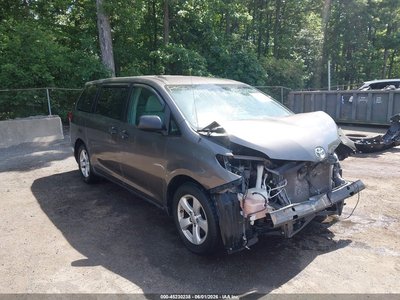 5TDZK3DC6ES****** 2014 Toyota Sienna