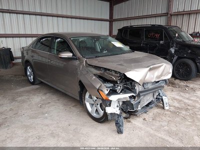 1VWAT7A35FC****** 2015 Volkswagen Passat