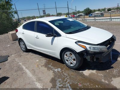 3KPFK4A75JE****** 2018 Kia Forte