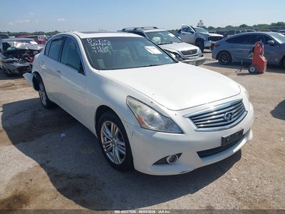 JN1CV6AR2FM****** 2015 Infiniti Q40