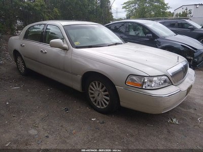 2004 Lincoln Town Car
