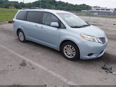5TDYK3DC9GS****** 2016 Toyota Sienna