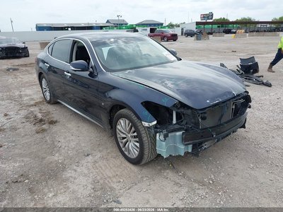2016 Infiniti Q70