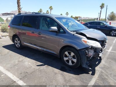 5TDKK3DC6ES****** 2014 Toyota Sienna