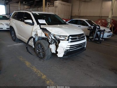 5TDJZRFH4JS****** 2018 Toyota Highlander