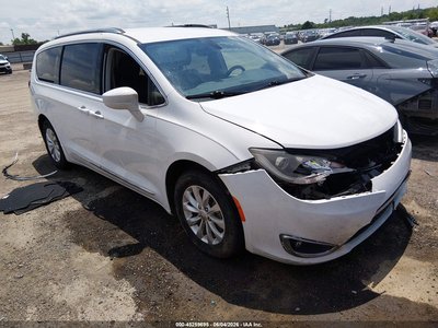 2C4RC1BG5KR****** 2019 Chrysler Pacifica