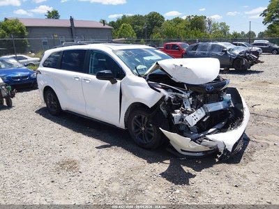 5TDDSKFC8RS****** 2024 Toyota Sienna