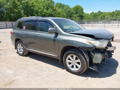 5TDYK3EH5DS****** Salvage and Wrecked 2013 Toyota Highlander in Knoxville