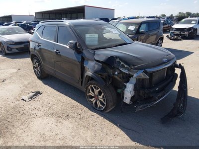 KNDEUCA27M7****** 2021 Kia Seltos