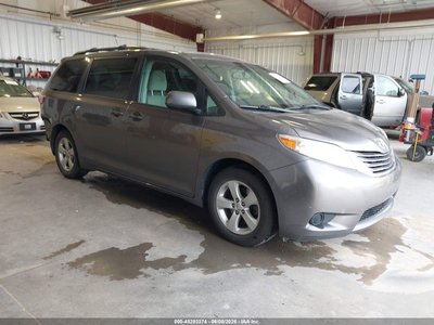 5TDKZ3DC6HS****** 2017 Toyota Sienna