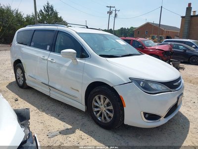 2C4RC1BG8KR****** 2019 Chrysler Pacifica