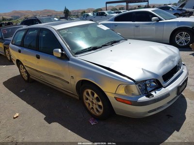 YV1VW29552F****** 2002 Volvo V40