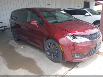 2C4RC1FG5JR****** 2018 Chrysler Pacifica