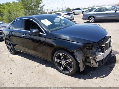 WDD3G4EB3KW****** 2019 Mercedes-Benz A-Class
