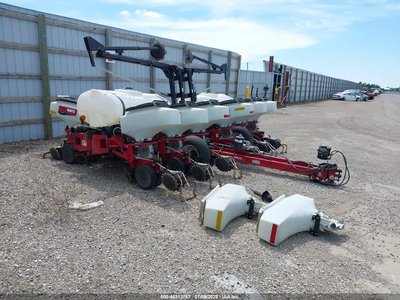 HP2220**** 2004 AGCO Corporation 8222