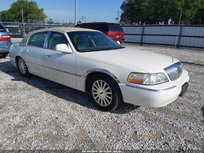 2003 Lincoln Town Car