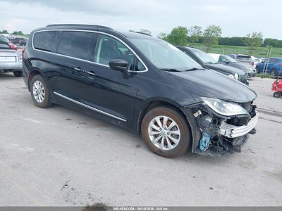 2C4RC1BG3HR****** 2017 Chrysler Pacifica