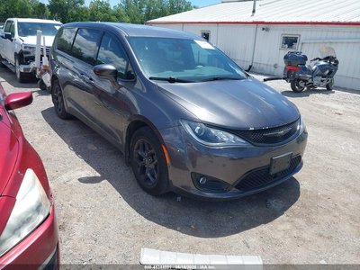 2C4RC1FGXKR****** 2019 Chrysler Pacifica