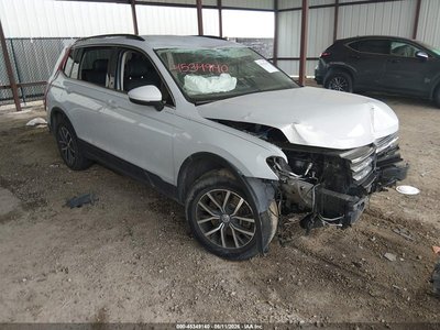 3VV3B7AX5KM****** 2019 Volkswagen Tiguan
