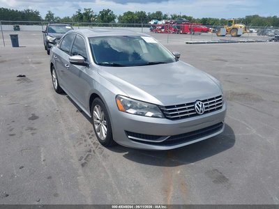 1VWCH7A3XDC****** 2013 Volkswagen Passat