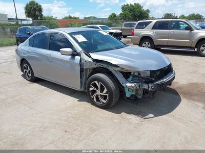 1HGCR2F35HA****** 2017 Honda Accord