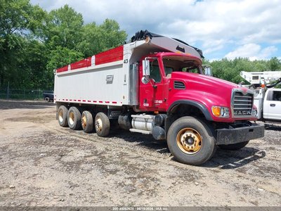 2005 Mack 700