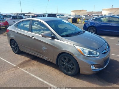 KMHCU4AE5EU****** 2014 Hyundai Accent