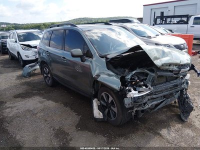 JF2SJARC7JH****** 2018 Subaru Forester