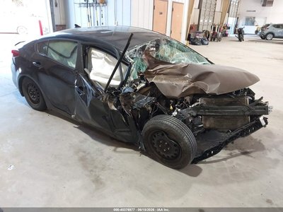 3KPFK4A77HE****** 2017 Kia Forte