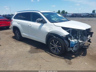 5TDKZRFH2JS****** 2018 Toyota Highlander