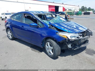3KPFK4A72HE****** 2017 Kia Forte