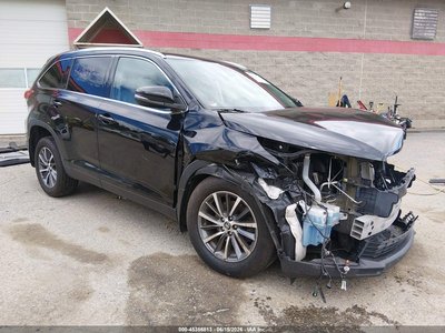 5TDJZRFH0KS****** 2019 Toyota Highlander