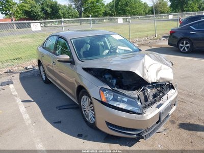 1VWAT7A3XFC****** 2015 Volkswagen Passat