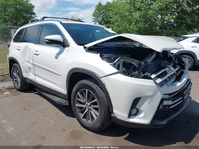 5TDJZRFH6KS****** 2019 Toyota Highlander