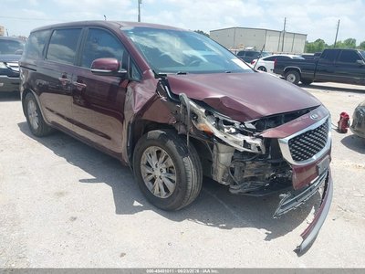 KNDMB5C13J6****** 2018 Kia Sedona